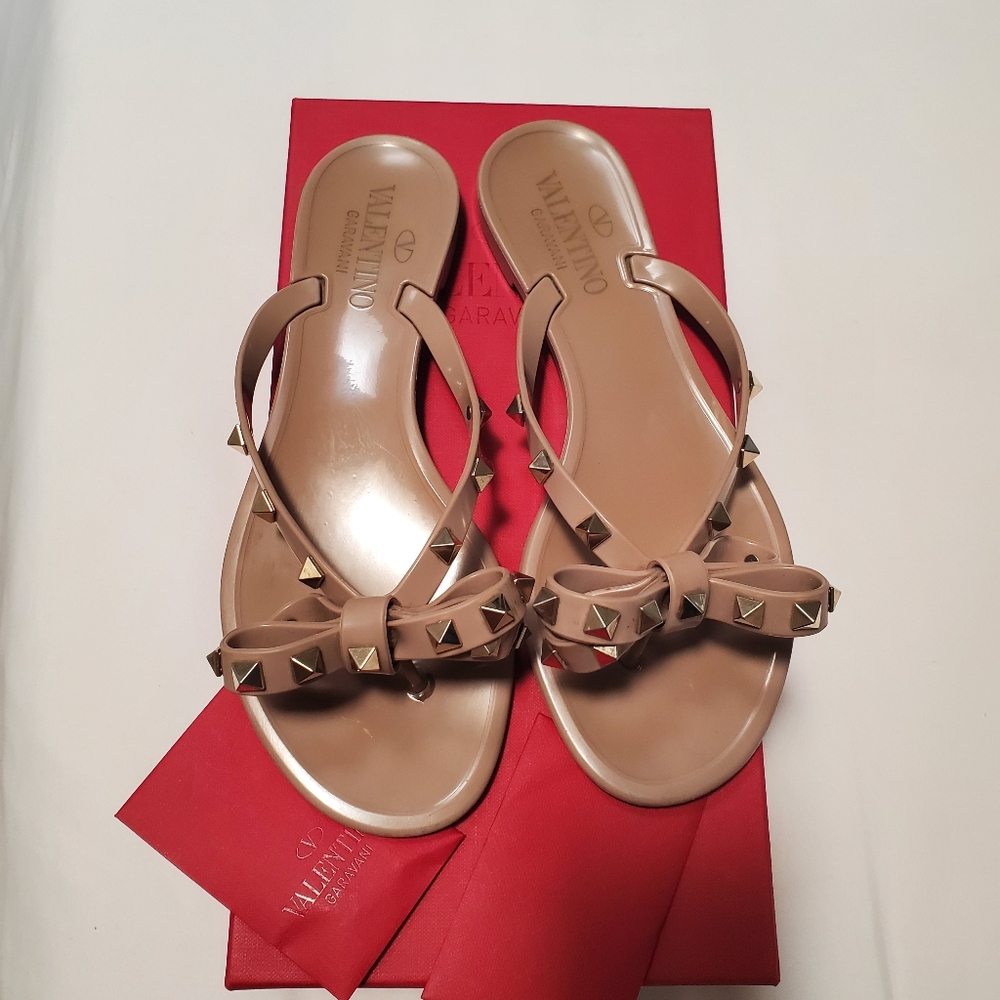 Valentino Rockstud Nude Thong Sandals size 36